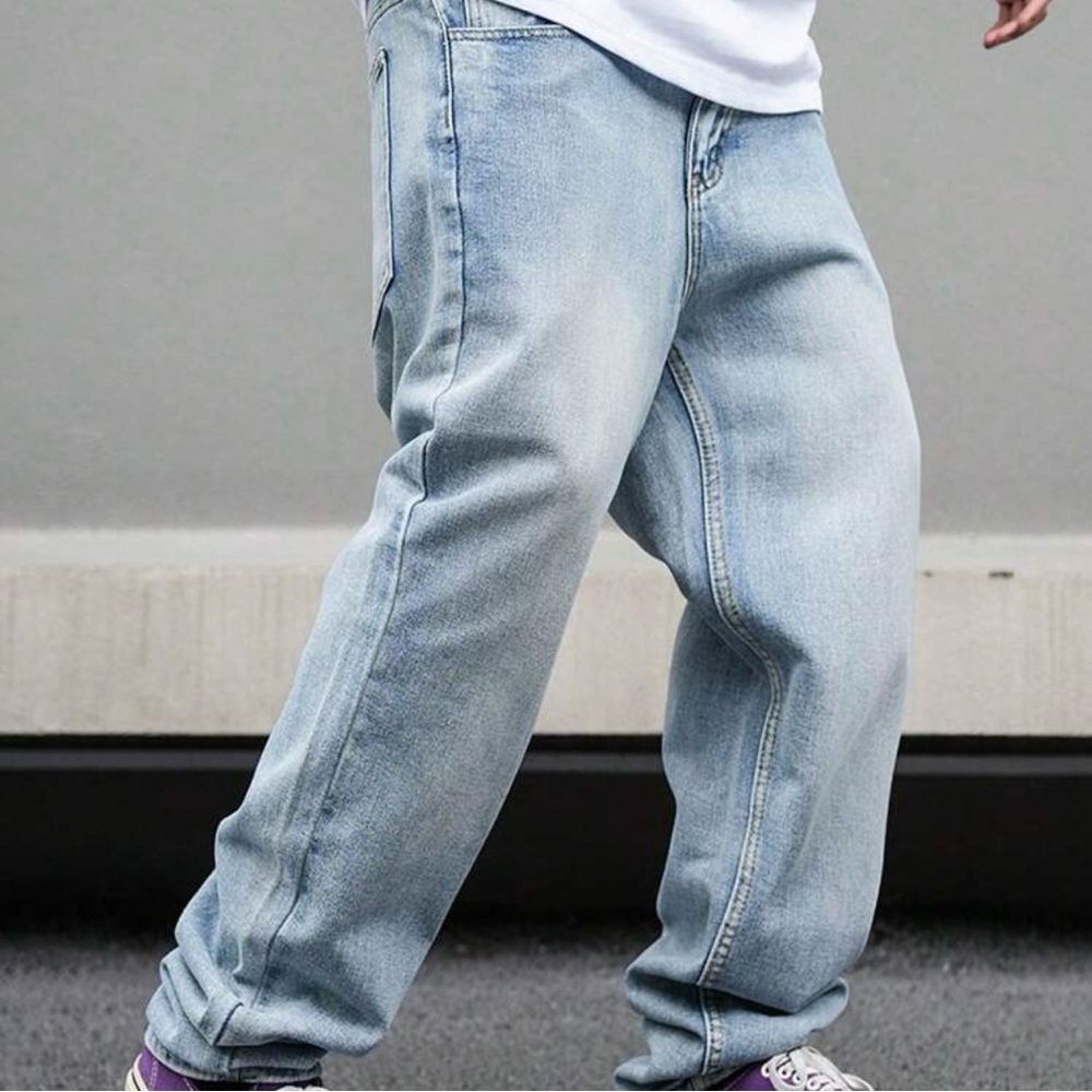 Light Wash Men's Relaxed Fit Jeans